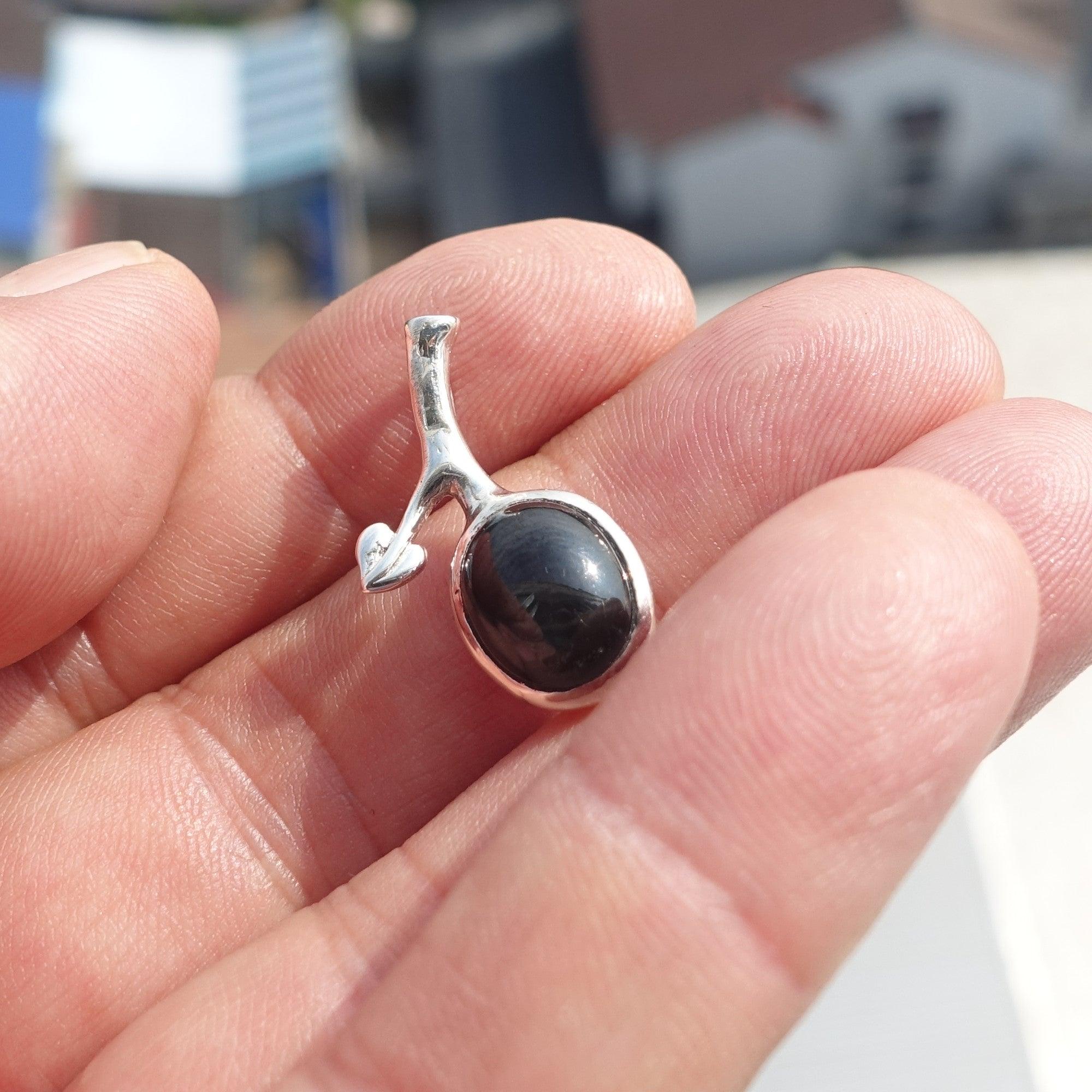 Black Star Diopside Pendant, Black Star Pendant, Minimalist Leaf Pendant, Sterling Silver Charm, 4 Rays Black Star Diopside - money shopping คุ้ม