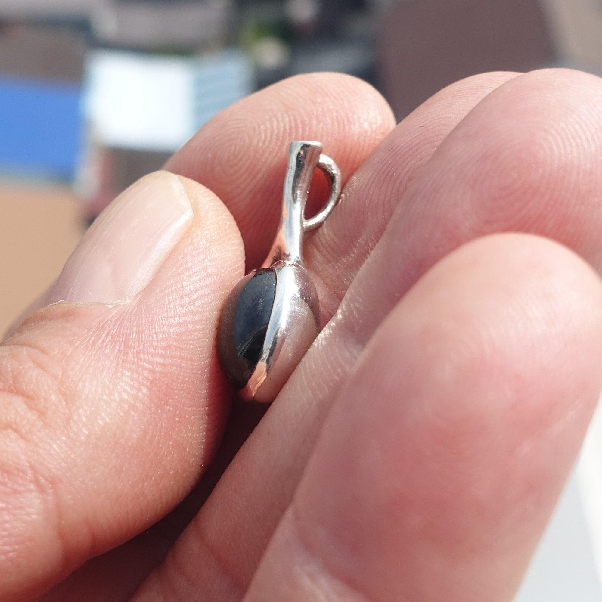 Black Star Diopside Pendant, Black Star Pendant, Minimalist Leaf Pendant, Sterling Silver Charm, 4 Rays Black Star Diopside - money shopping คุ้ม