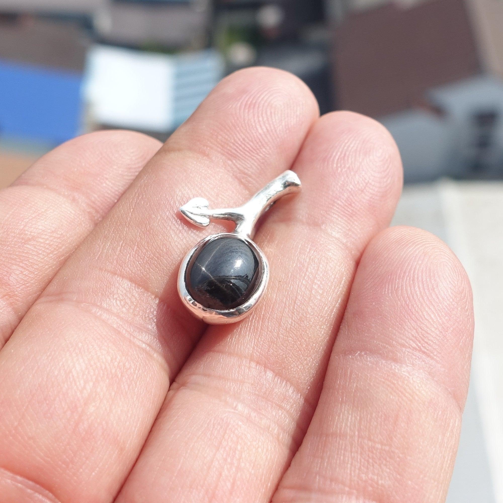 Black Star Diopside Pendant, Black Star Pendant, Minimalist Leaf Pendant, Sterling Silver Charm, 4 Rays Black Star Diopside - money shopping คุ้ม